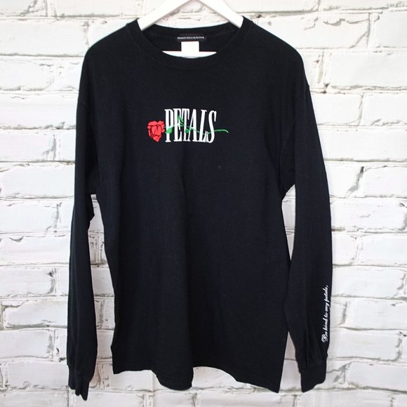 Petals by Petals & Peacocks Red Rose Black Long Sleeve Shirt - Picture 1 of 4